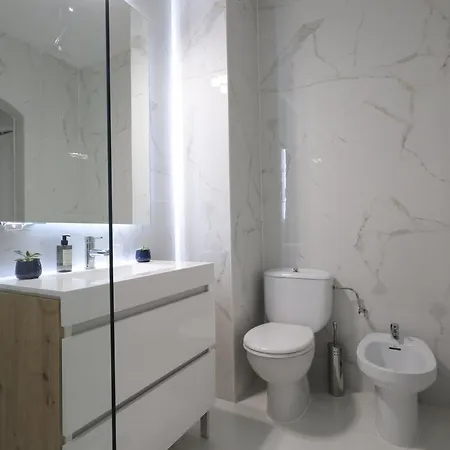 Beachfront - Amazing Ocean View Apartment