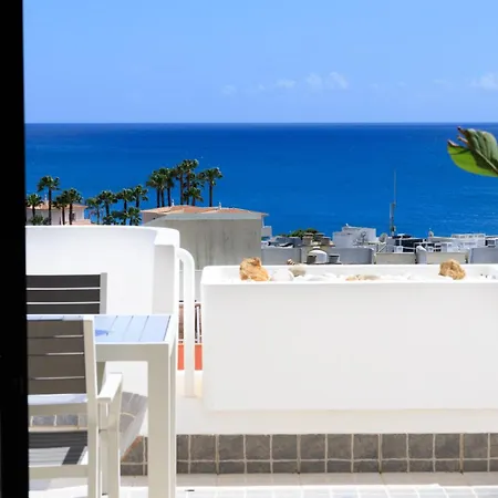 Beachfront - Amazing Ocean View Apartment