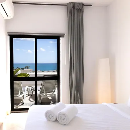 Beachfront - Amazing Ocean View Apartment